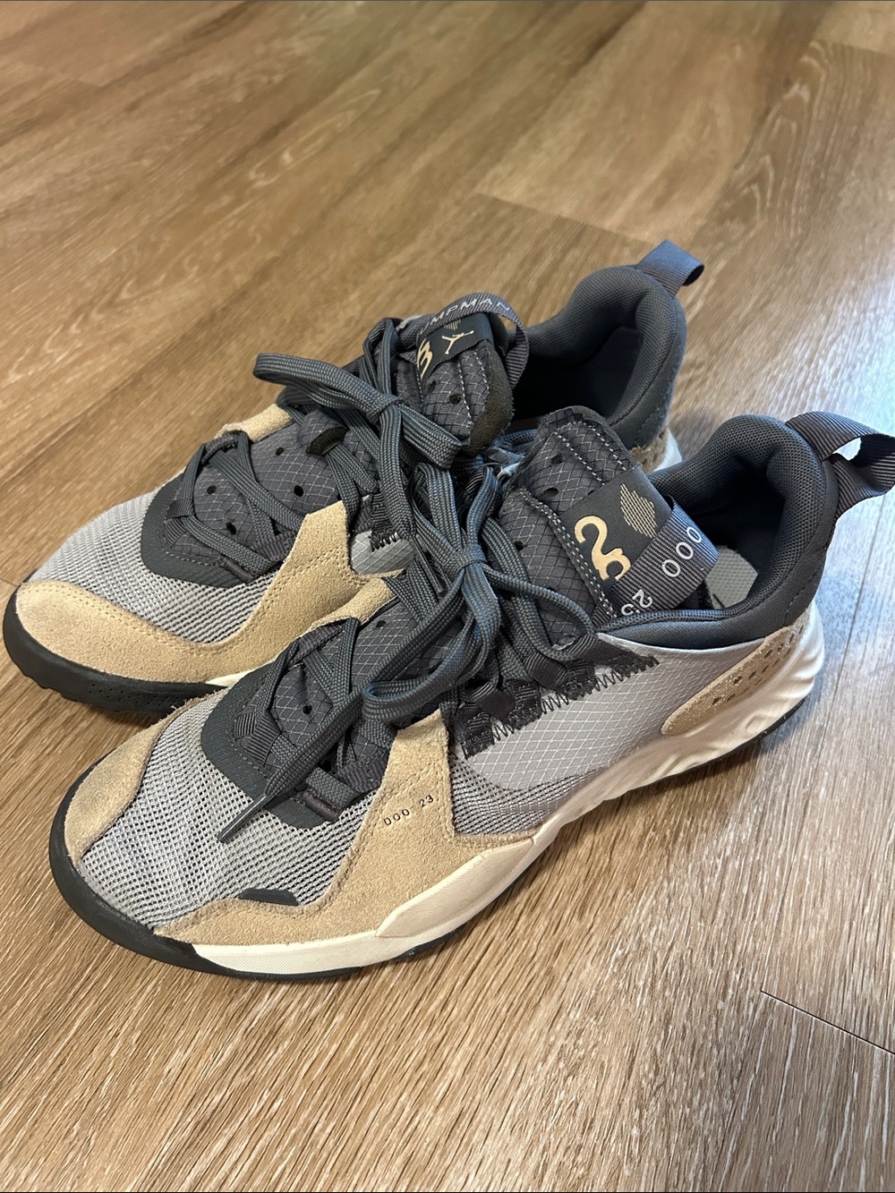 NIKE JORDAN DELTA 4
Jumpan 000 23
Limited edition shoes